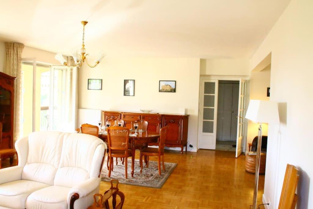 Large 2 Bed-Balcony-7 Mins Walk To Historic Centre Apartment Sarlat-la-Caneda Luaran gambar